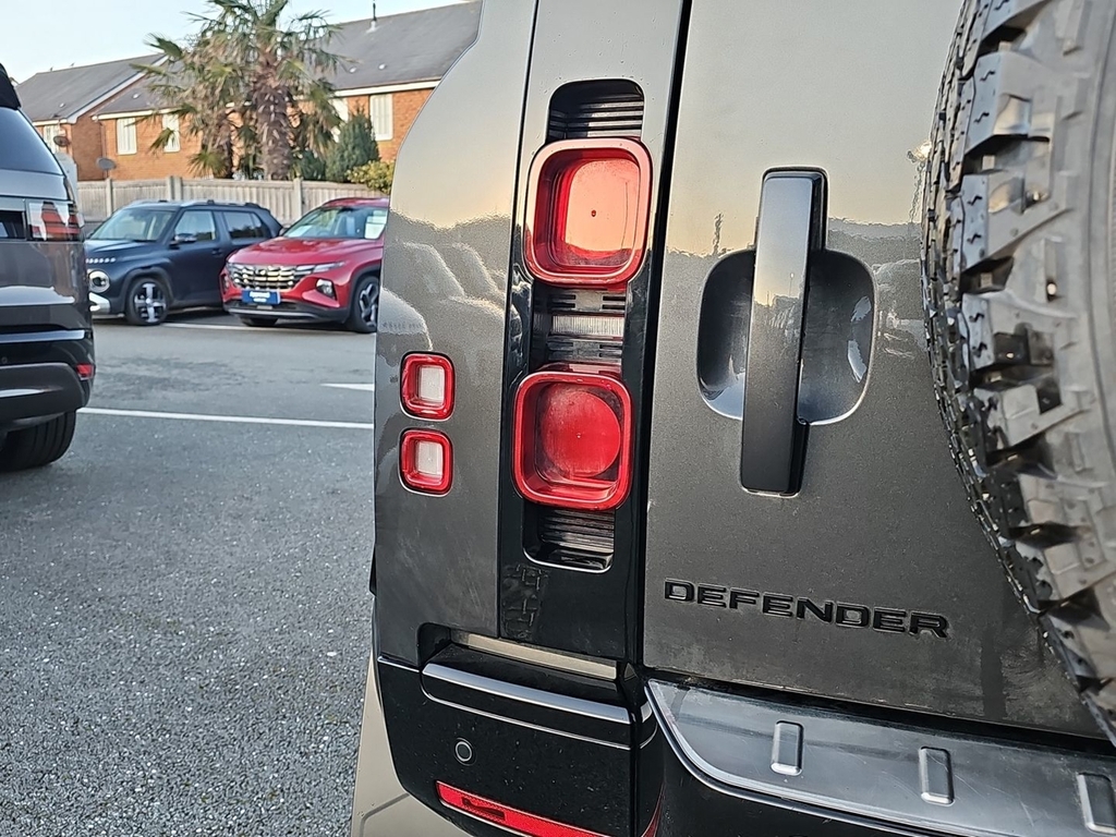 Land Rover Defender X-dynamic Hse Black #22