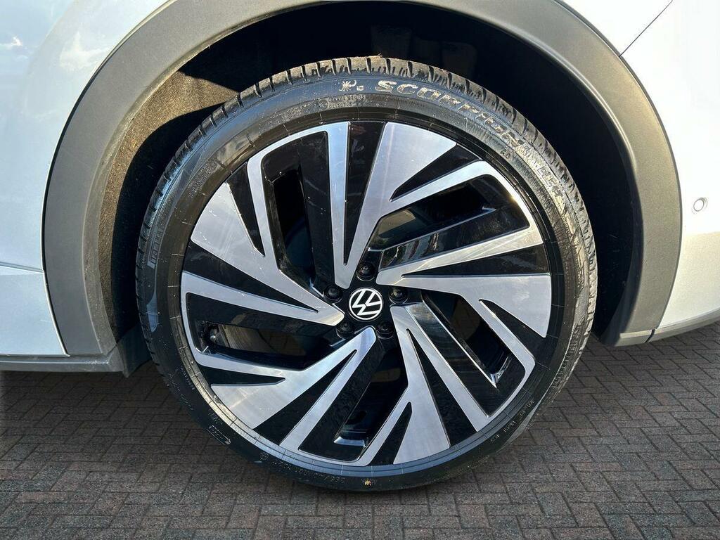 Volkswagen ID.5 Pro 77Kwh Match White #25