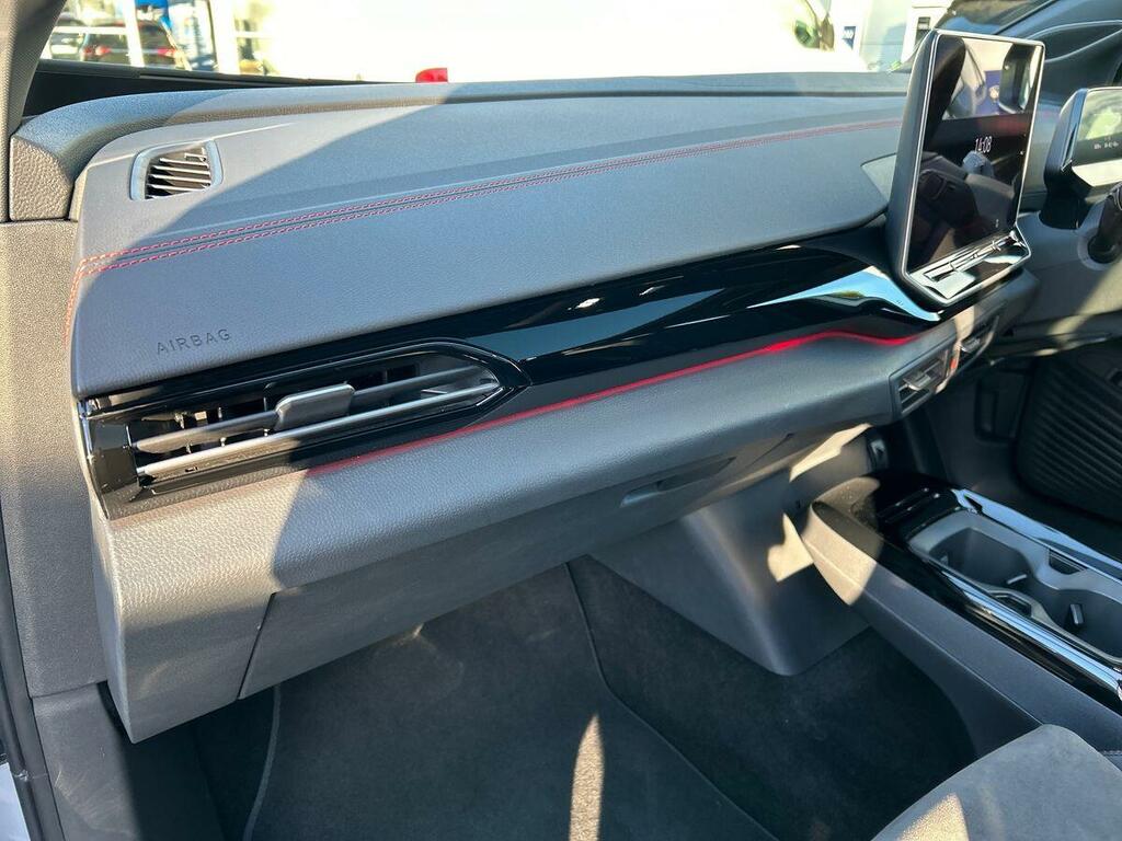 Volkswagen ID.5 Pro 77Kwh Match White #41