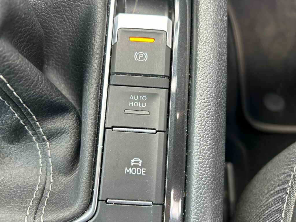 Volkswagen Tiguan Active White #21