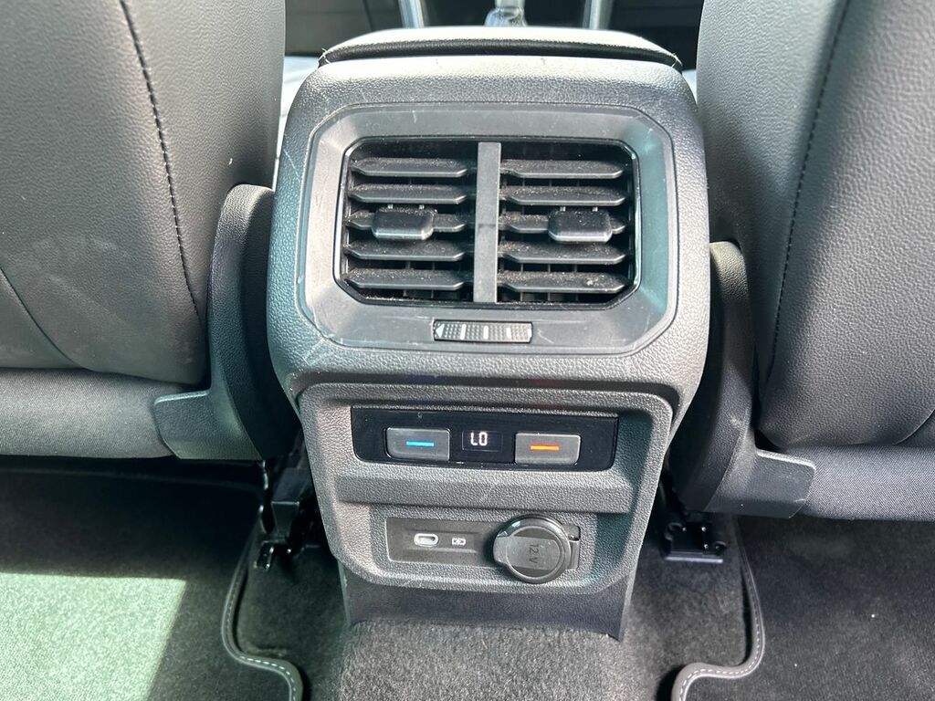 Volkswagen Tiguan Active White #36