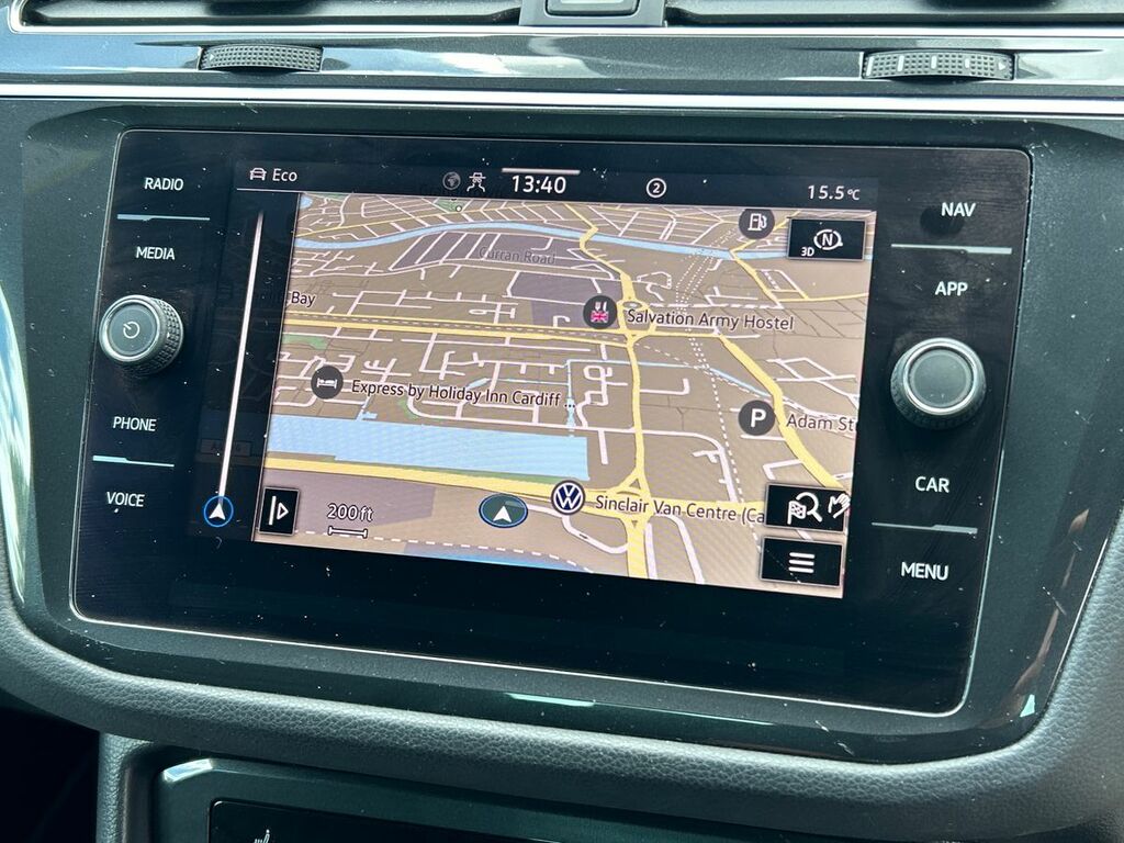 Volkswagen Tiguan Active White #10