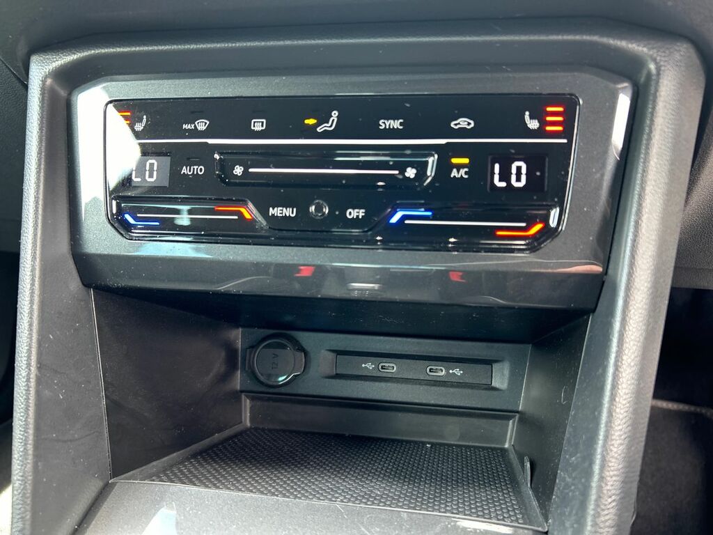 Volkswagen Tiguan Active White #12