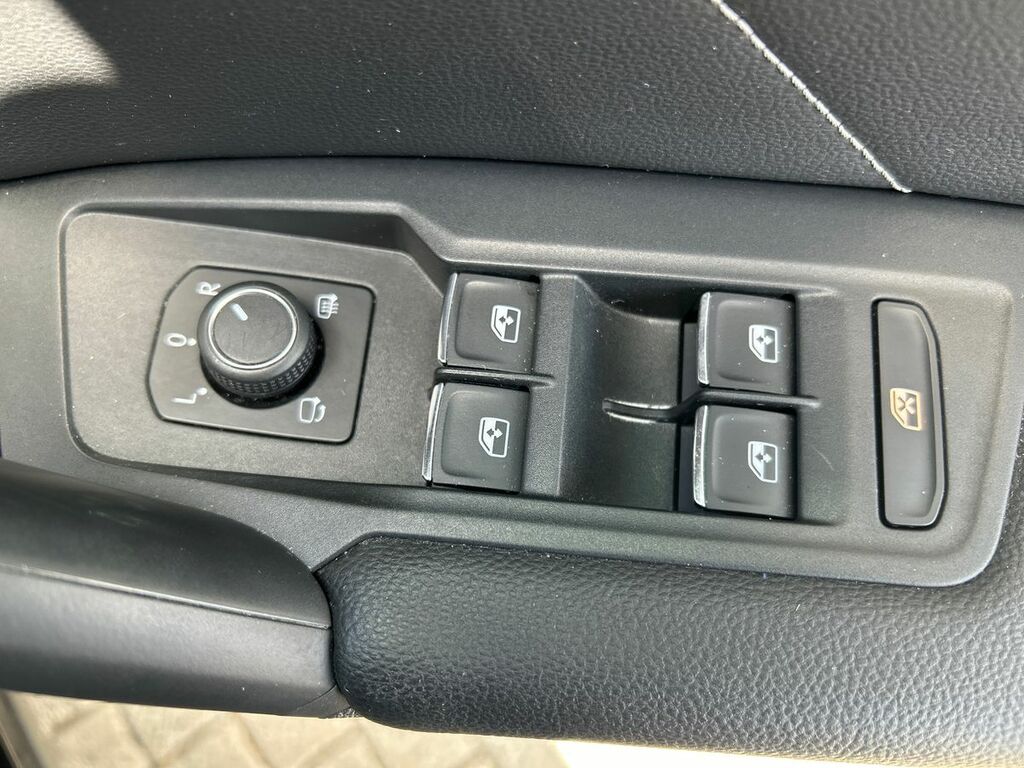 Volkswagen Tiguan Active White #27