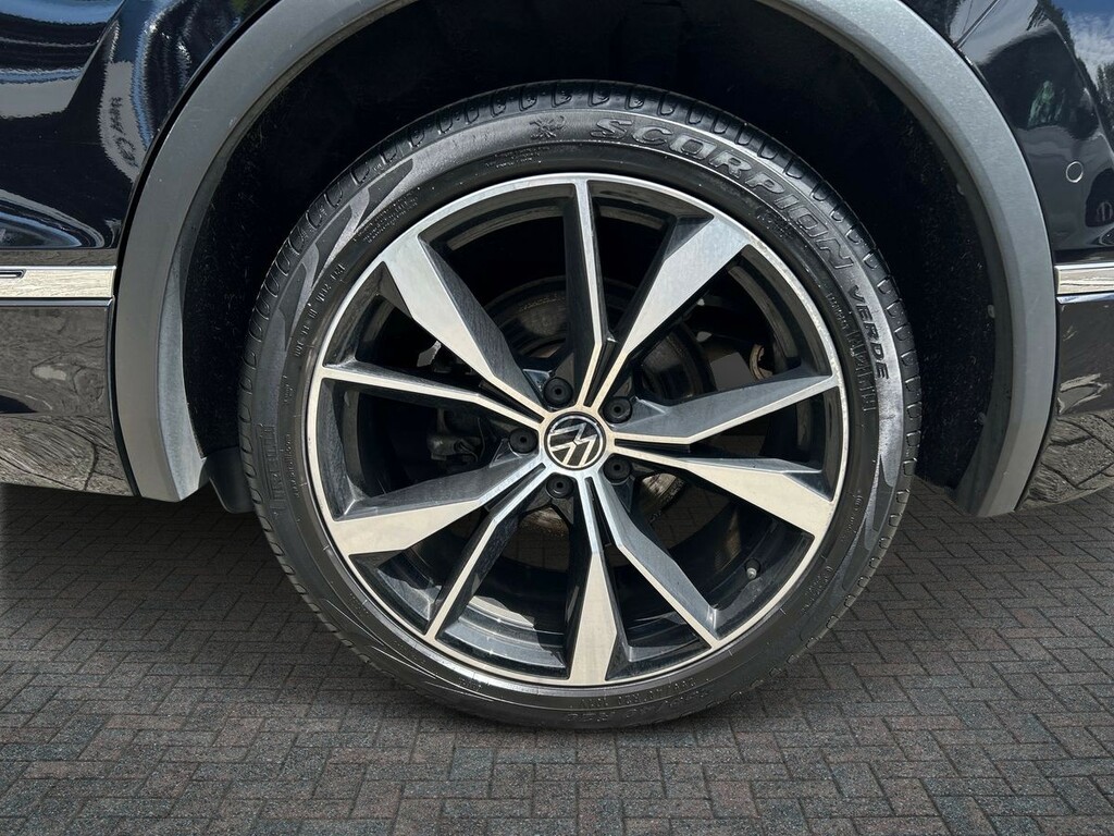 Volkswagen Tiguan Active White #8