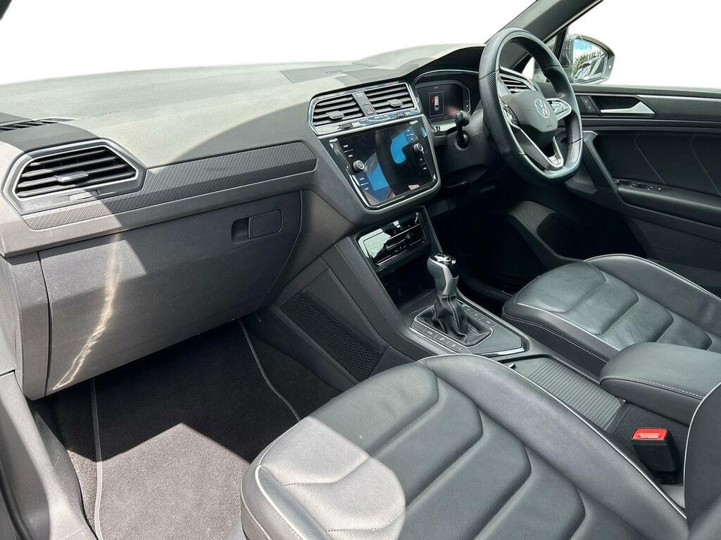Volkswagen Tiguan Active White #3