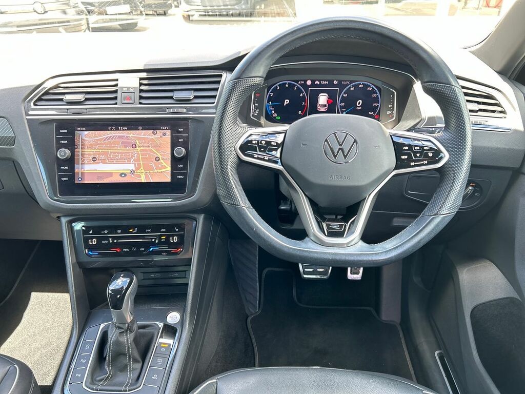 Volkswagen Tiguan Active White #14