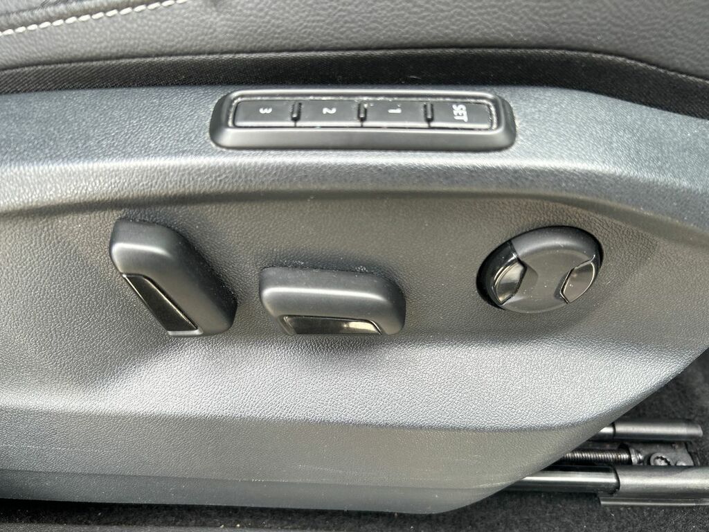 Volkswagen Tiguan Active White #28