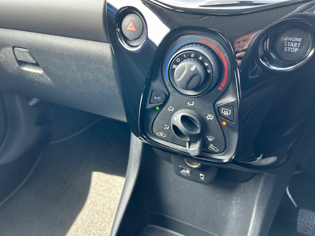Peugeot 108 108 Active Red #12