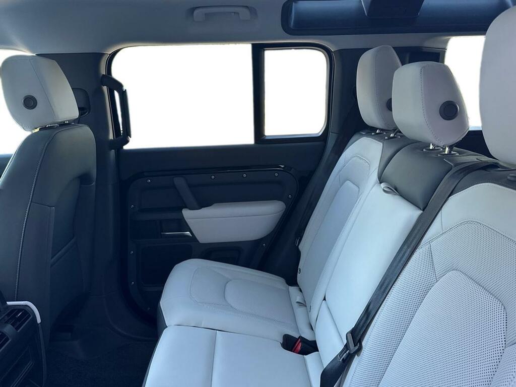 Land Rover Defender 110 3.0 D250 X-dynamic Se Black #4