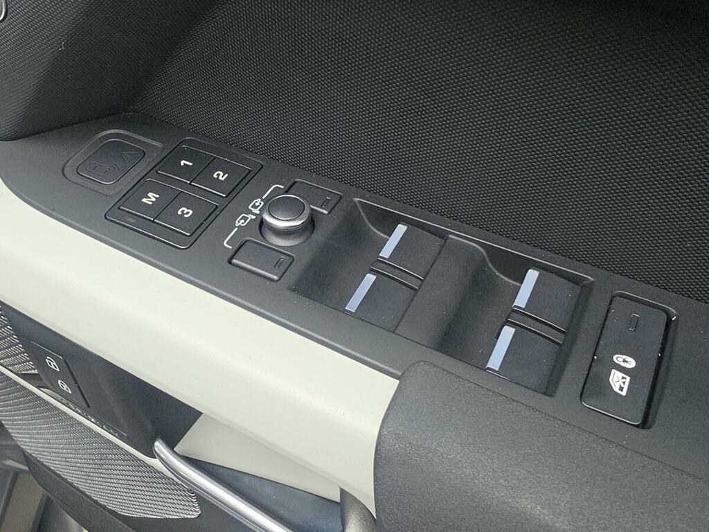 Land Rover Defender 110 X-dynamic S Brown #38