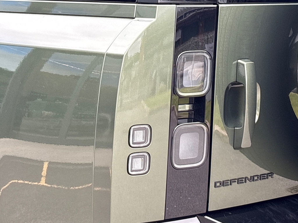 Land Rover Defender 130 3.0 D350 130 X-dynamic Hse Green #18