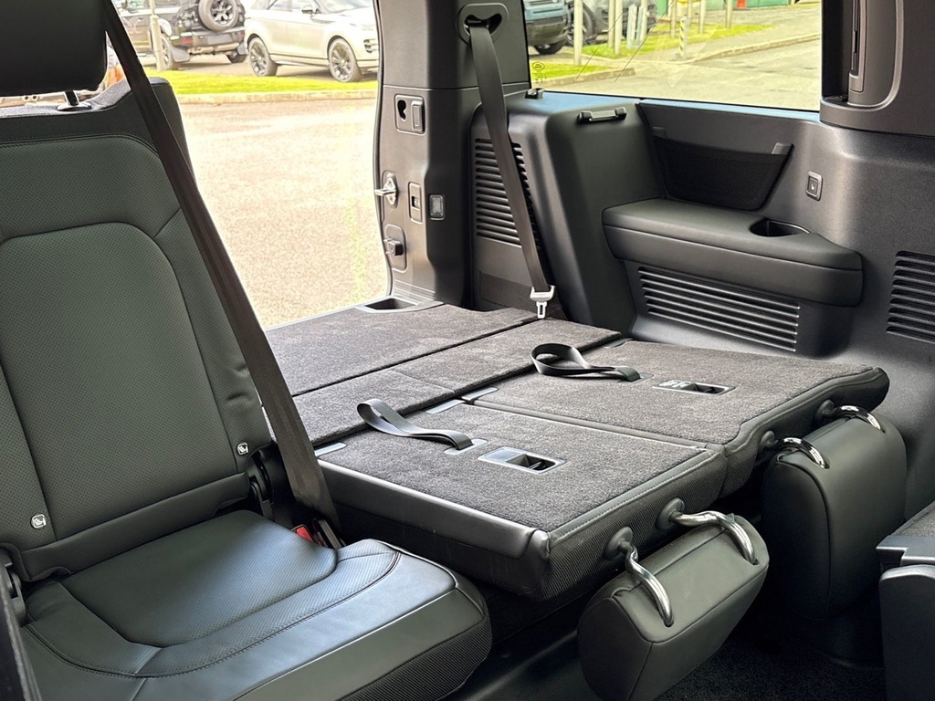 Land Rover Defender 130 3.0 D350 130 X-dynamic Hse Green #24