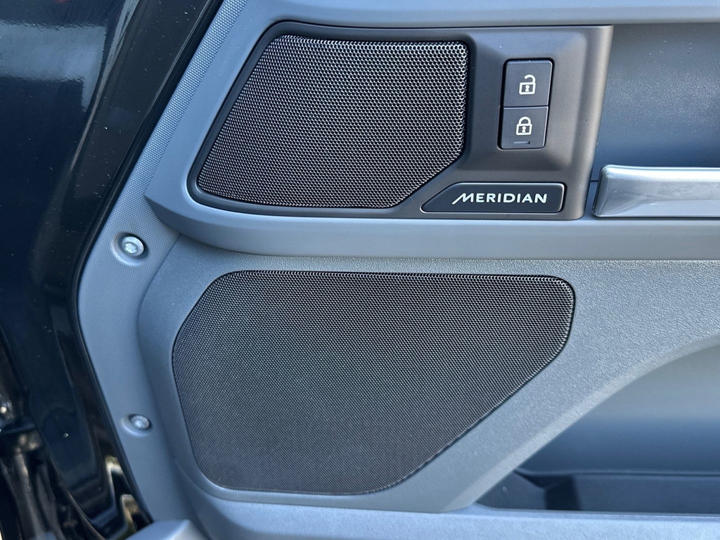 Land Rover Defender 110 X-dynamic Se Black #24
