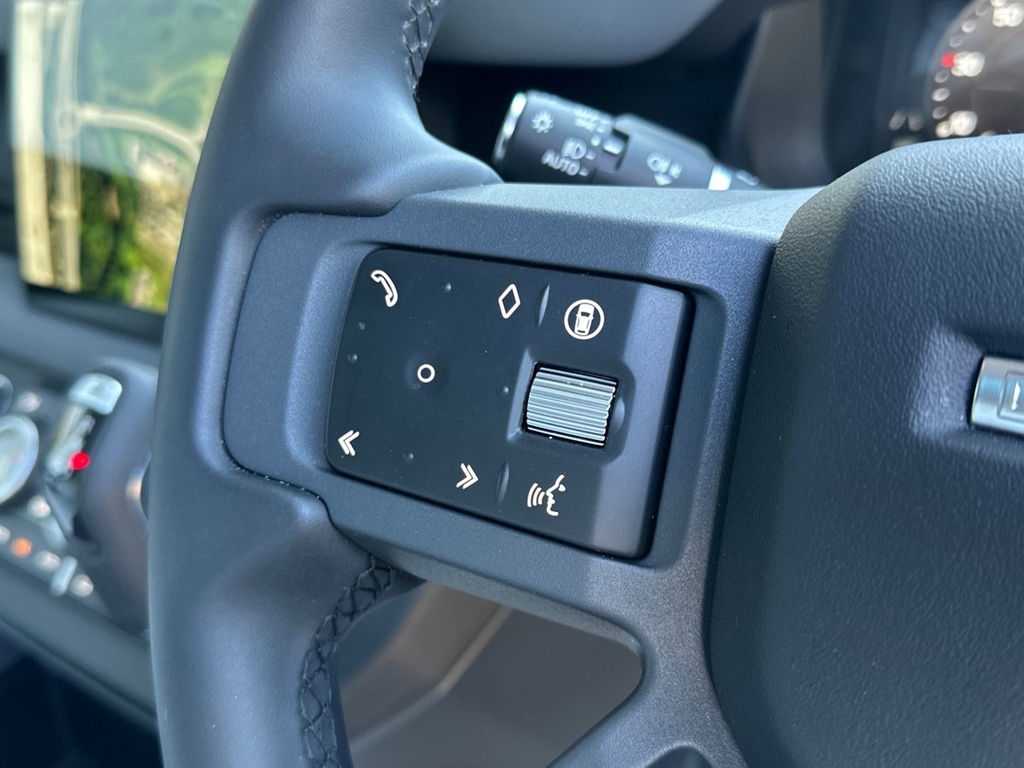 Land Rover Defender 110 X-dynamic Se Black #32