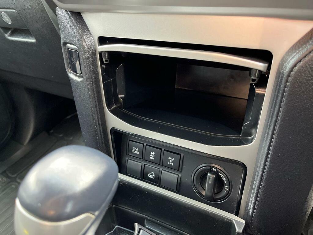 Toyota Land Cruiser 2.8D Active Grey #40