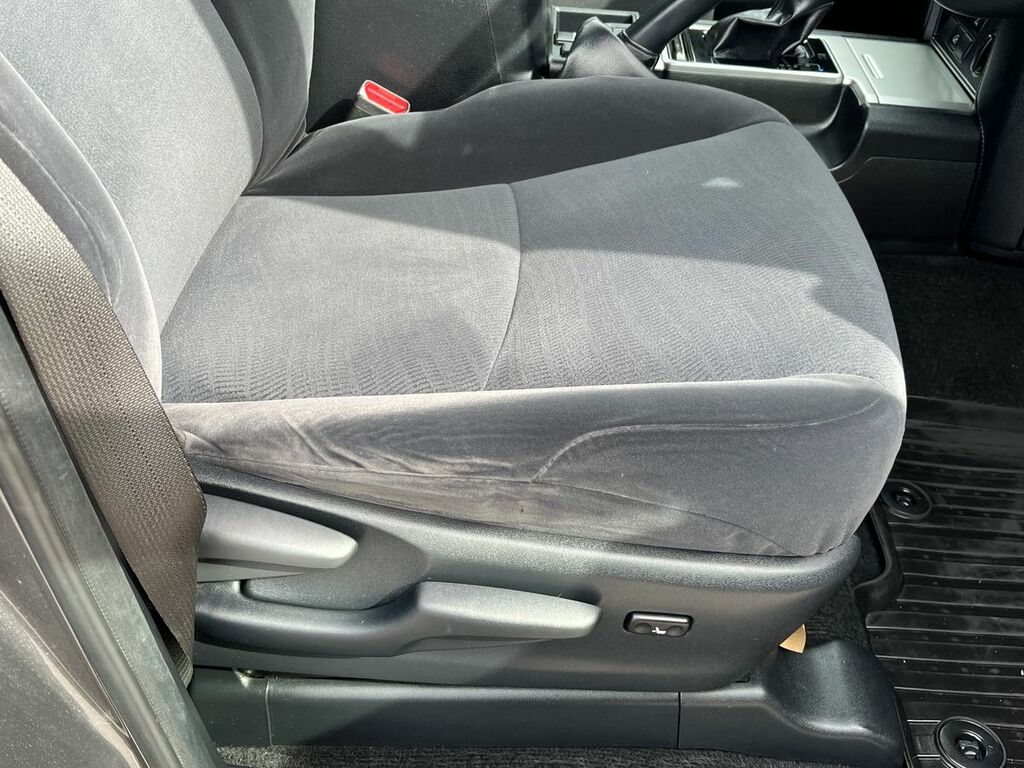 Toyota Land Cruiser 2.8D Active Grey #30