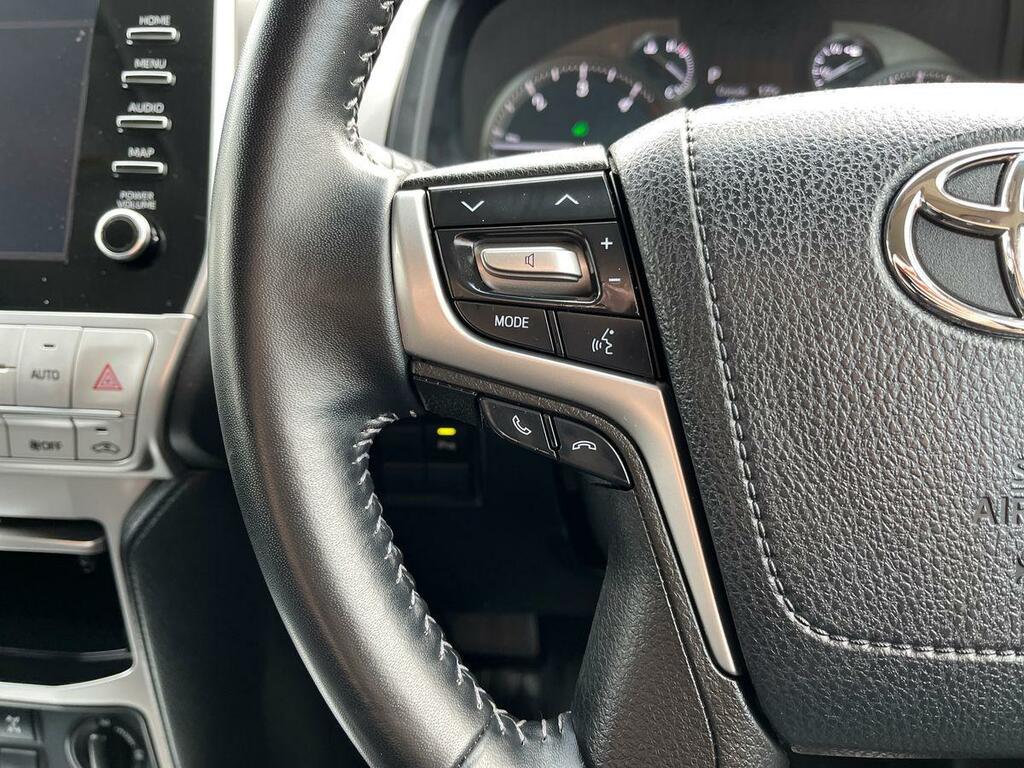 Toyota Land Cruiser 2.8D Active Grey #14