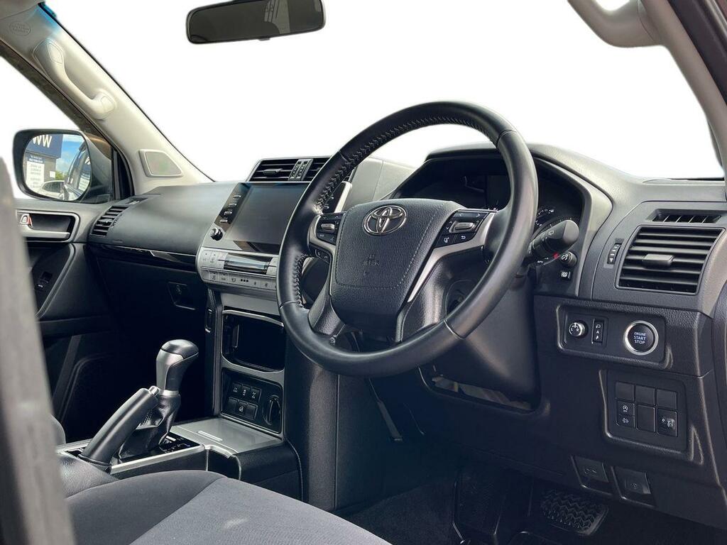 Toyota Land Cruiser 2.8D Active Grey #18