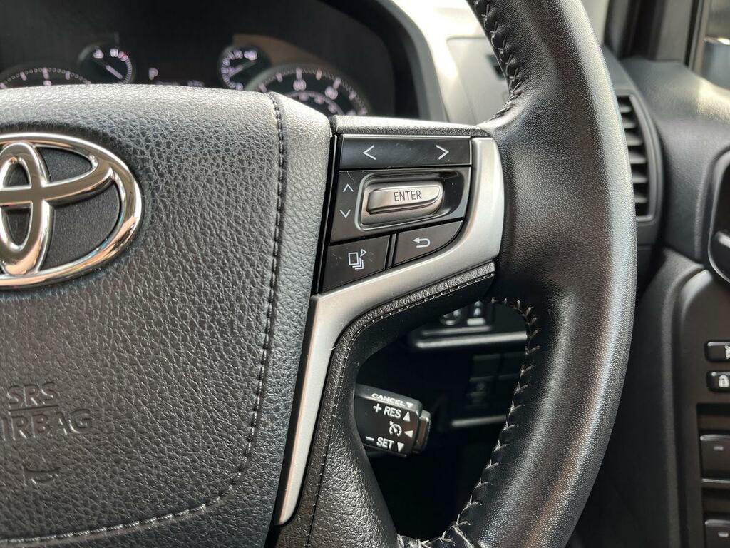 Toyota Land Cruiser 2.8D Active Grey #15