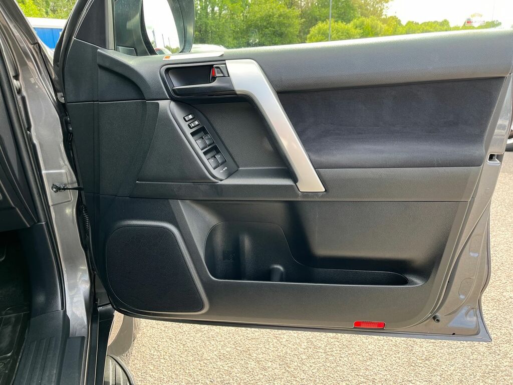 Toyota Land Cruiser 2.8D Active Grey #28