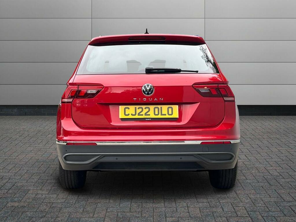 Volkswagen Tiguan 1.5 Tsi Active Suv Euro 6 Ss Red #6