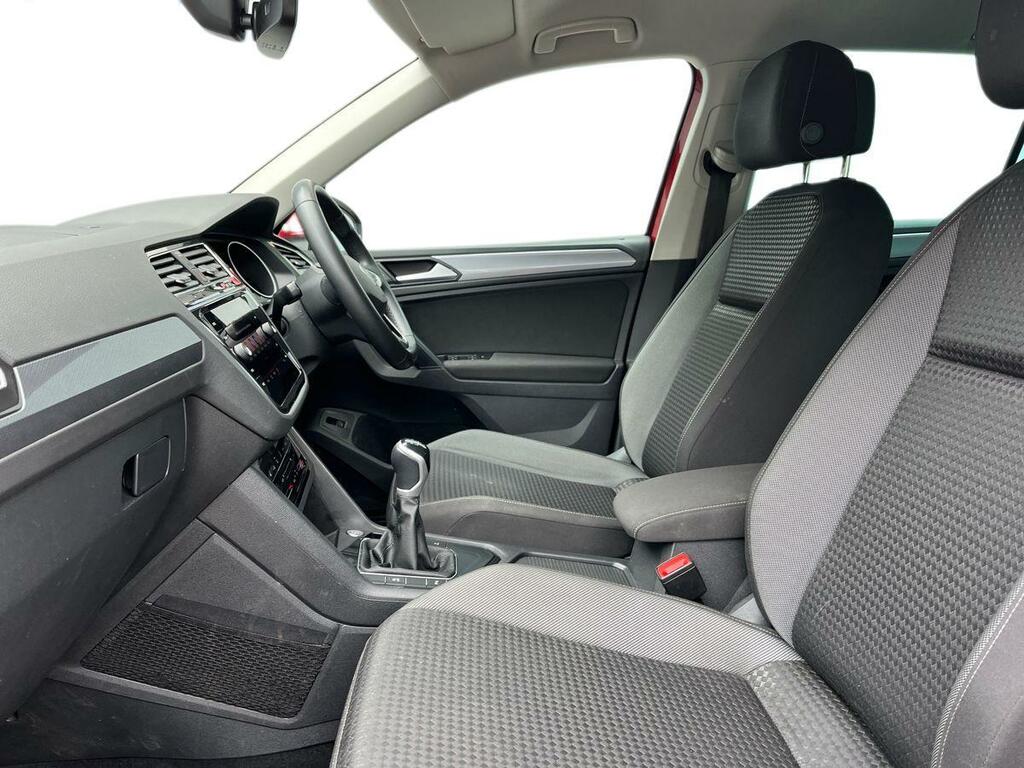 Volkswagen Tiguan 1.5 Tsi Active Suv Euro 6 Ss Red #3