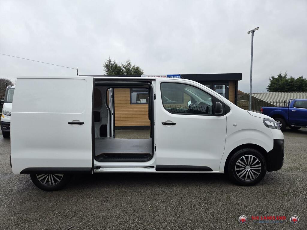 Vauxhall Vivaro Edition White