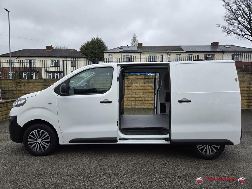 Vauxhall Vivaro Edition White #3