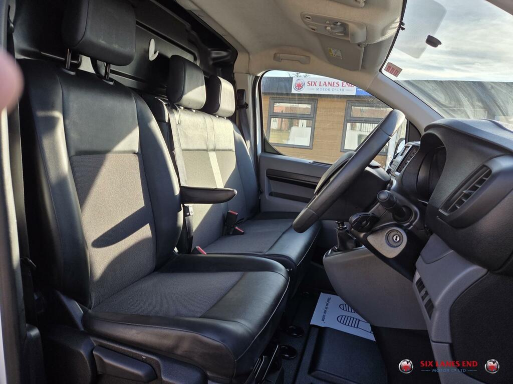 Vauxhall Vivaro Edition White #2