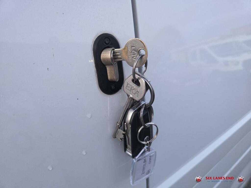 Vauxhall Vivaro Edition White #6