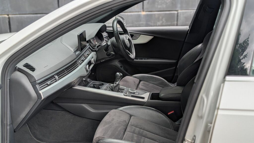 Audi A4 Avant 2019 2.0 Tfsi 35 S Line Estate E White #3