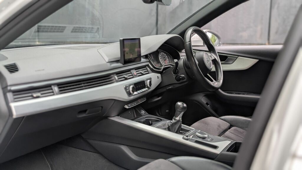 Audi A4 Avant 2019 2.0 Tfsi 35 S Line Estate E White #2