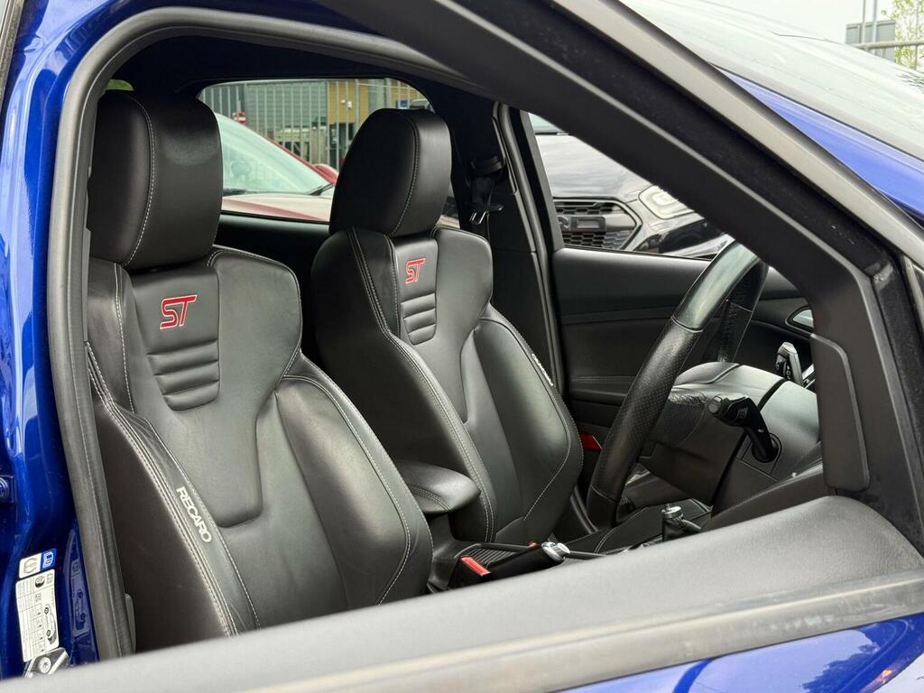 Ford Focus Estate 2.0T Ecoboost St-3 Euro 6 Ss 20161 YW16OGZ Blue #2