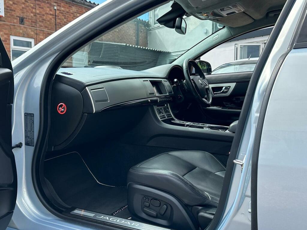 Jaguar XF 2.2D 200 Premium Luxury Grey #35