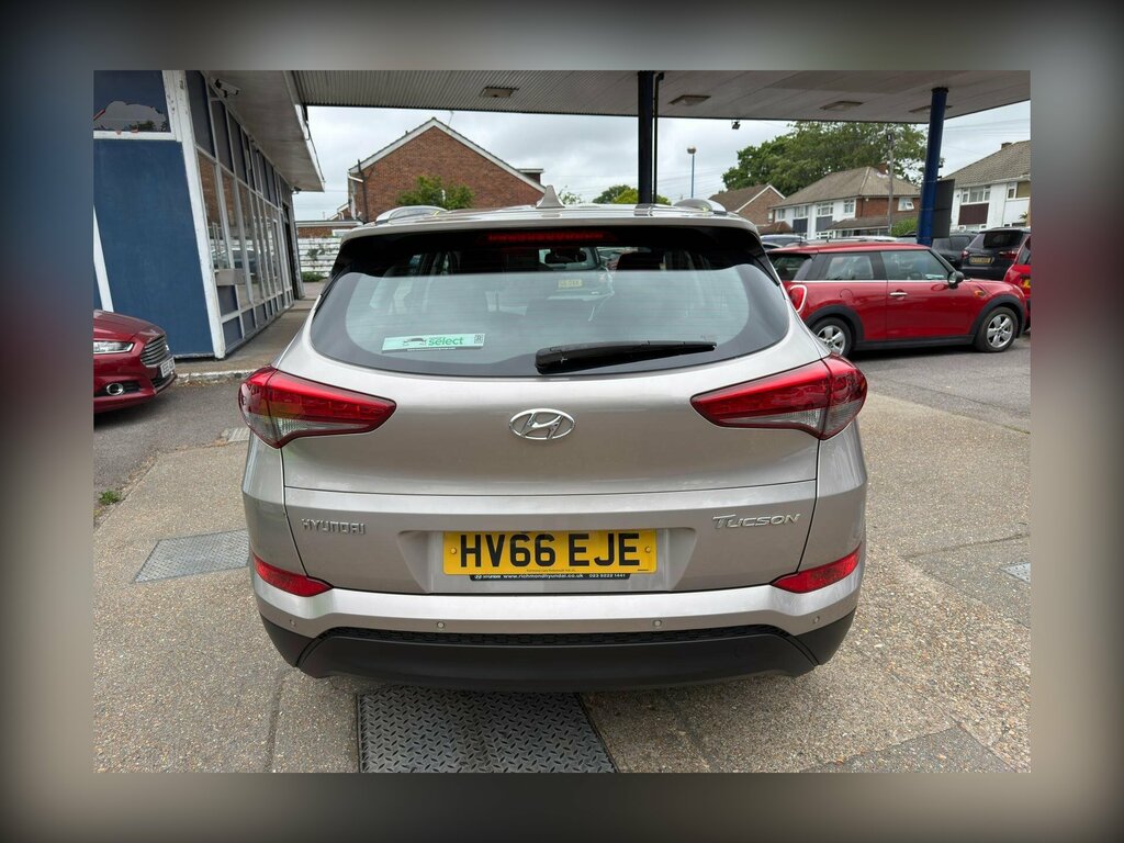 Hyundai Tucson 1.7 Crdi Blue Drive Se Nav Euro 6 Ss HV66EJE White #6