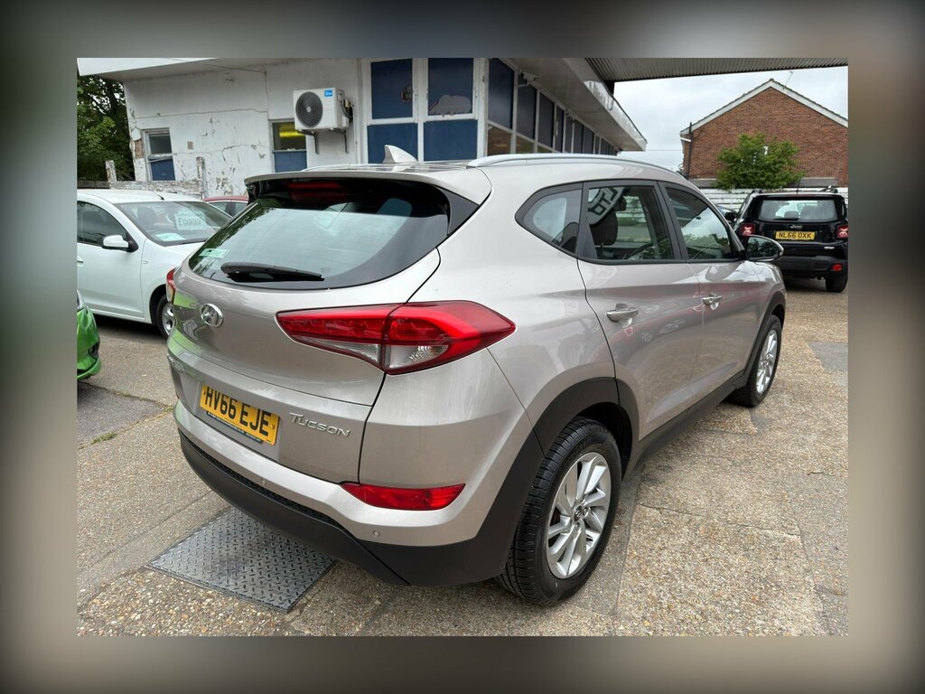Hyundai Tucson 1.7 Crdi Blue Drive Se Nav Euro 6 Ss HV66EJE White #5
