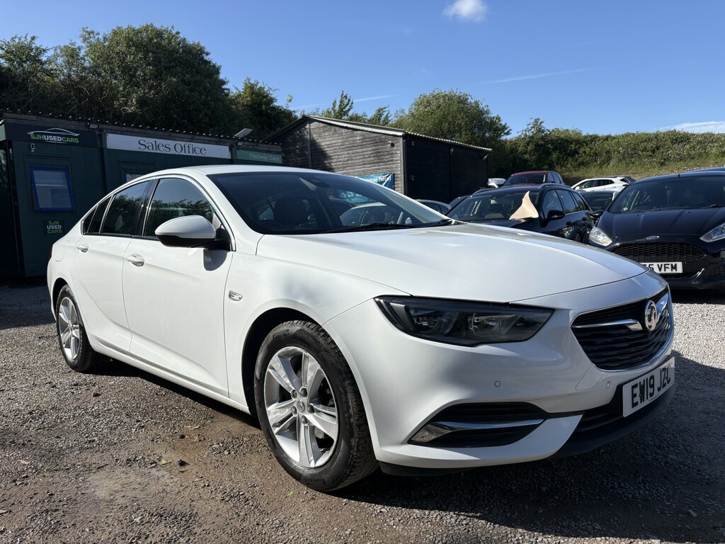 Vauxhall Insignia Hatchback 1.5 I Turbo Gpf Tech Line Nav 201919 White