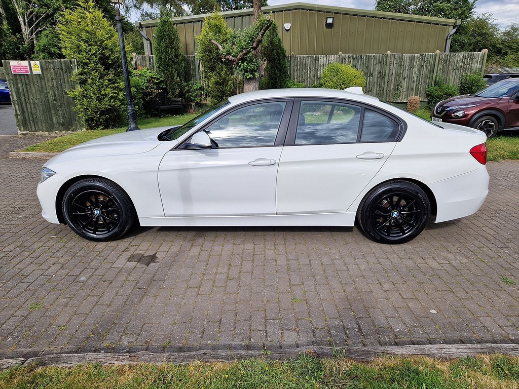 BMW 3 Series 320D Ed Plus KW67GWF White #2