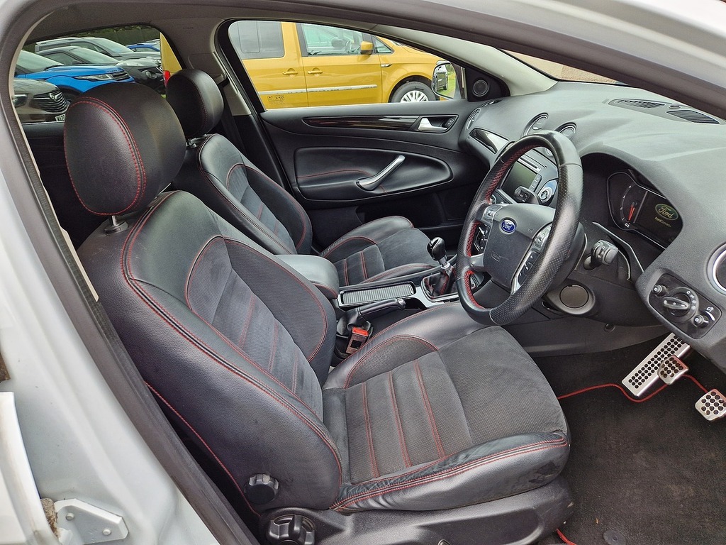 Ford Mondeo Titanium X Black #10