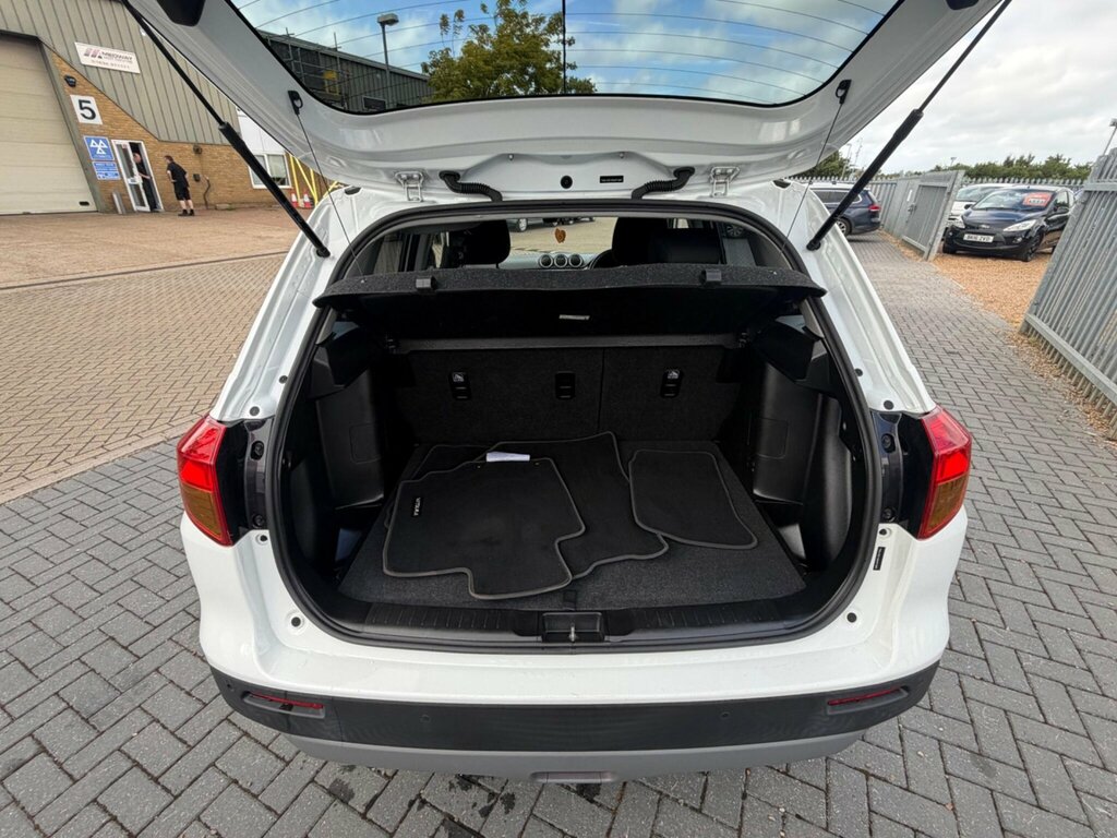 Suzuki Vitara 1.6 Sz4 Euro 6 Ss GC18PNK White #4