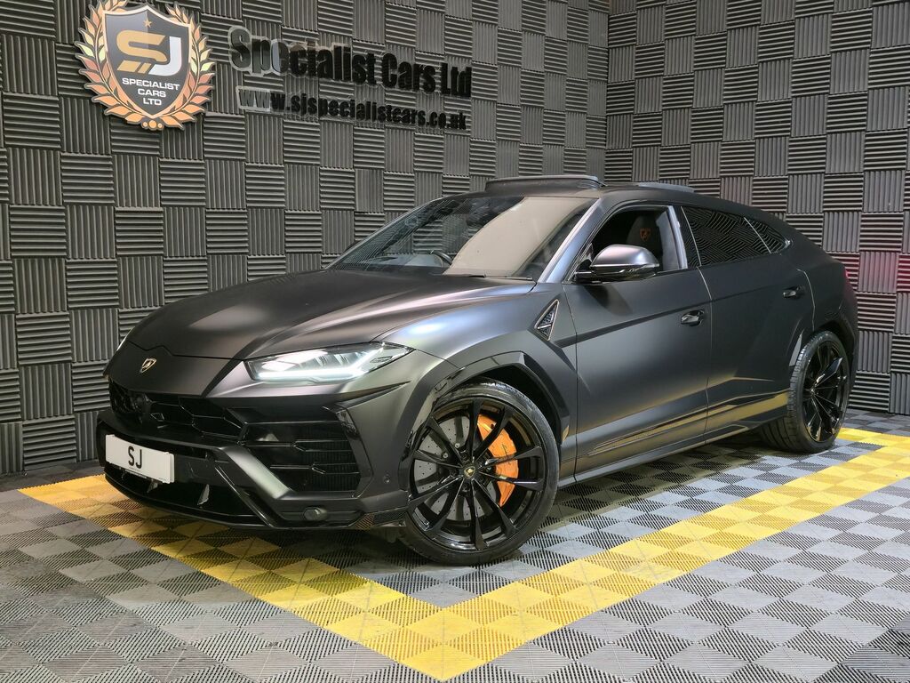 Lamborghini Urus Estate Black #2