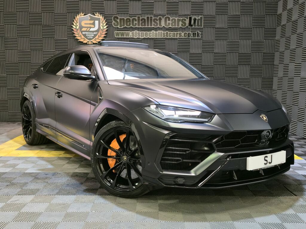 Lamborghini Urus Estate Black