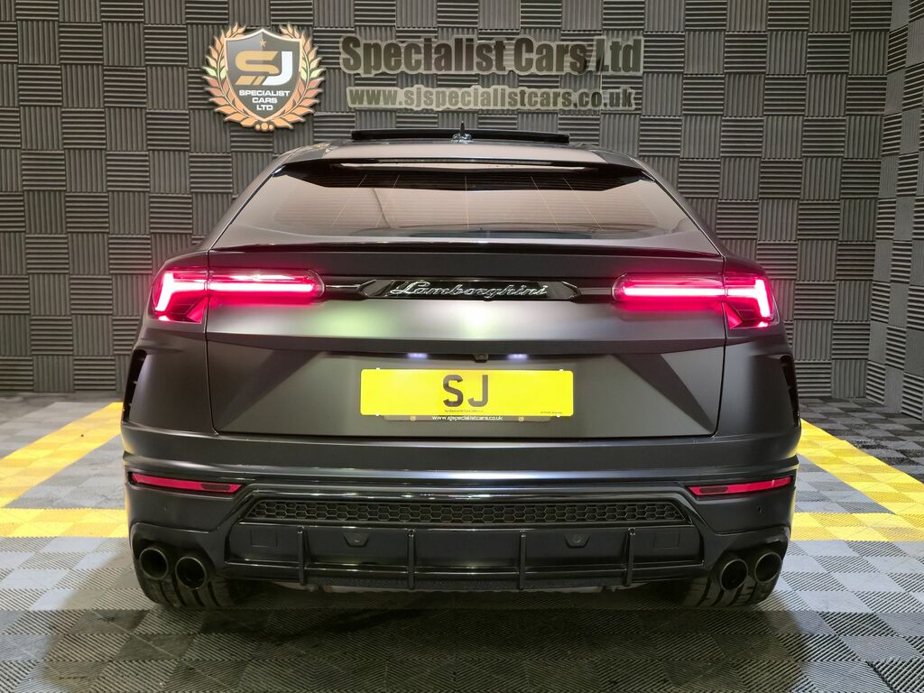 Lamborghini Urus Estate Black #3