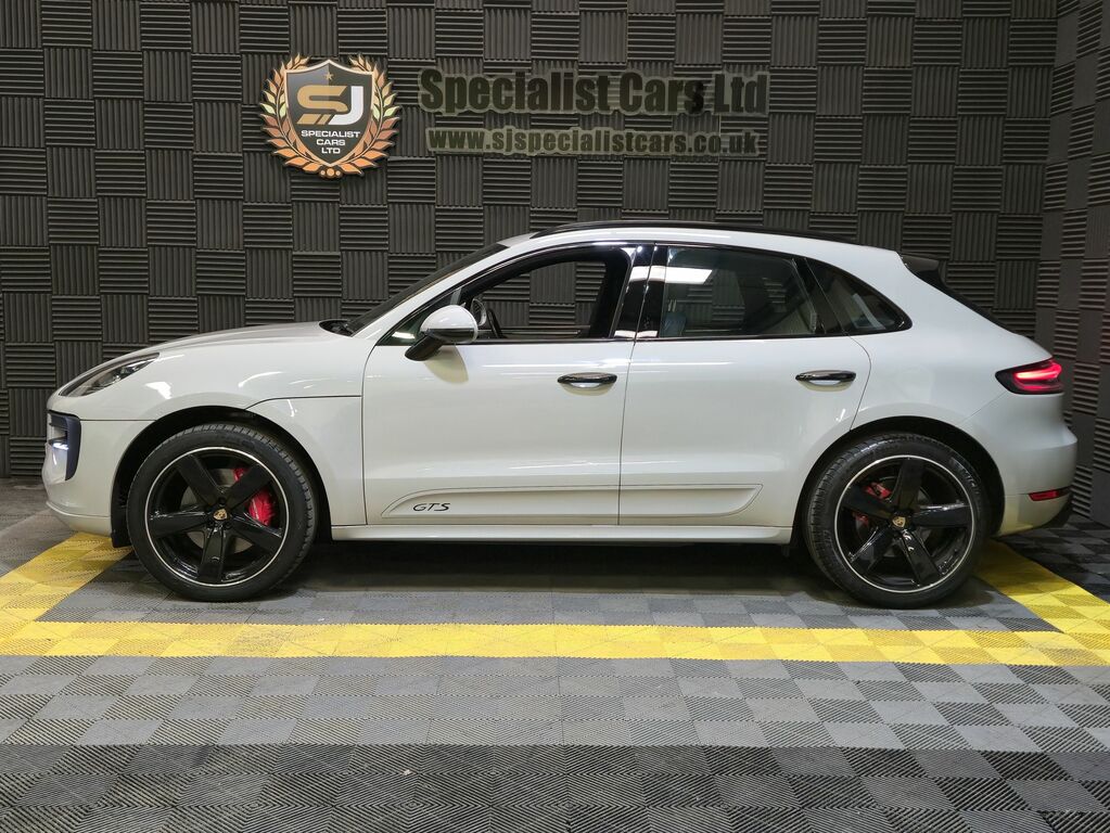 Porsche Macan Suv Black #3