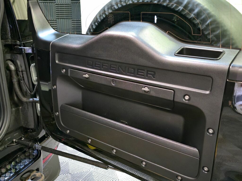 Land Rover Defender 90 X-dynamic Se Black #24