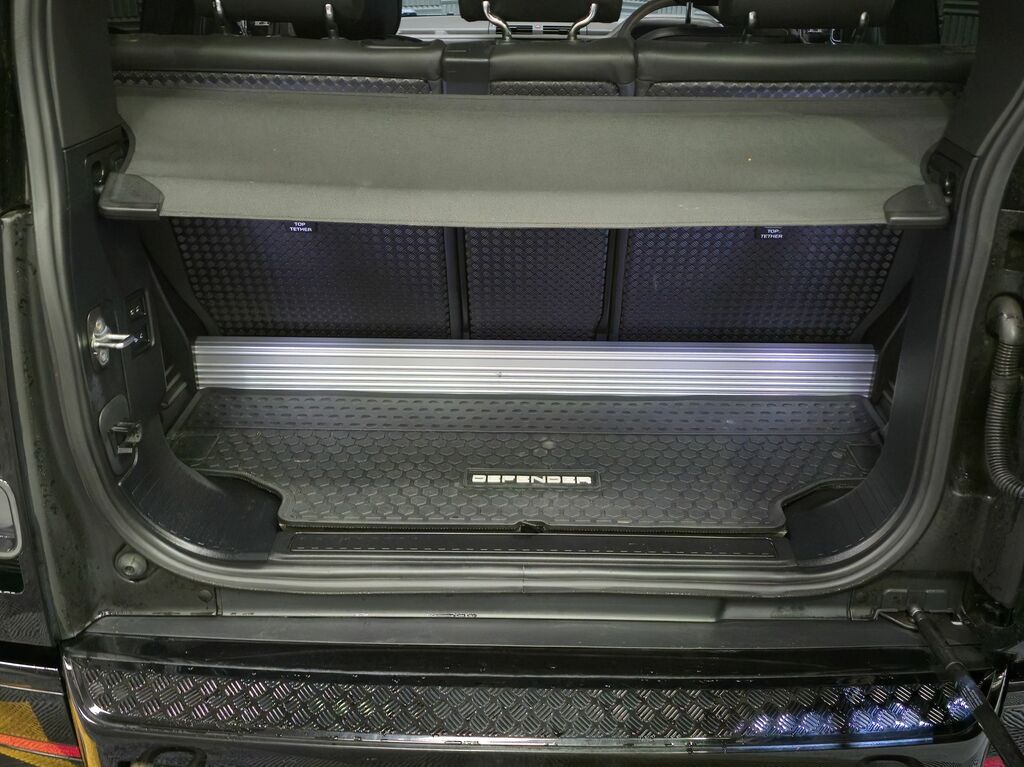 Land Rover Defender 90 X-dynamic Se Black #27