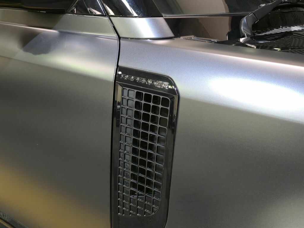 Land Rover Defender 90 X-dynamic Se Black #34