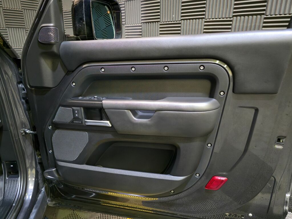 Land Rover Defender 90 X-dynamic Se Black #23