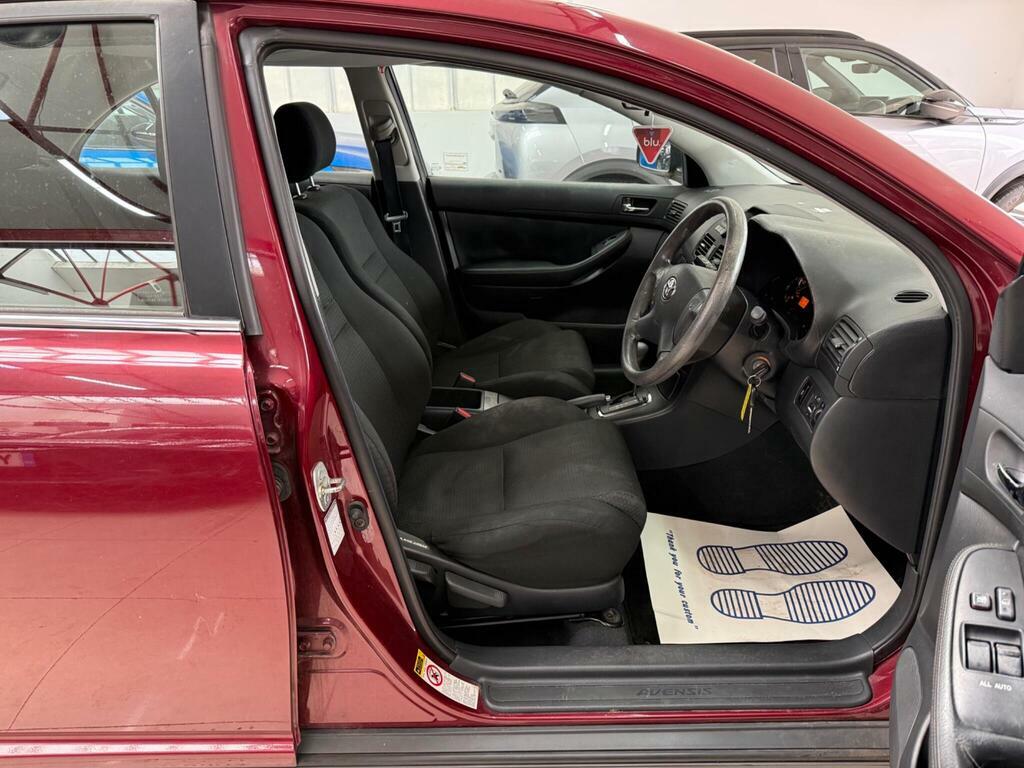 Toyota Avensis  Red #16